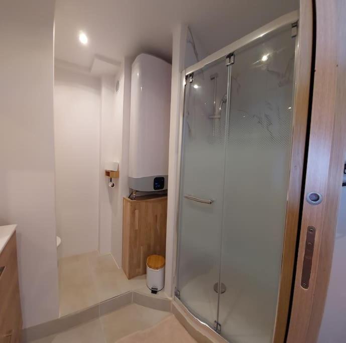 Front De Mer - Emplacement Prise Au Calme - T2 Moderne Et Entierement Climatise - Tout A Pieds Sanary-sur-Mer Ngoại thất bức ảnh